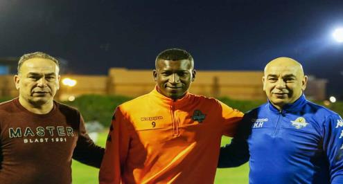 سيفونتى ينتظم في تدريبات بيراميدز استعدادًا لمواجهة الأهلي